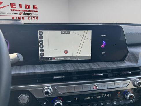 Used 2025 Kia Telluride EX w/ EX Captain's Chair Package image 18