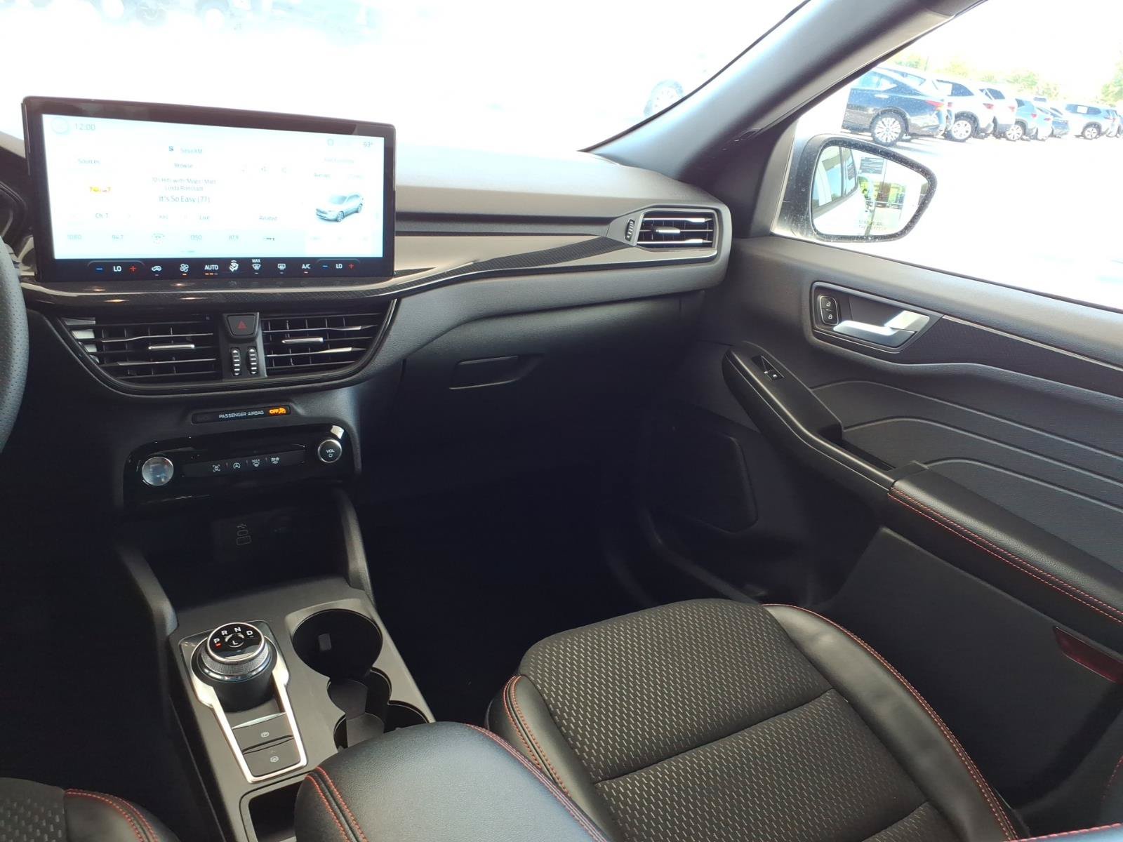 Used 2025 Ford Escape ST-Line w/ Tech Pack #1 FWD image 17