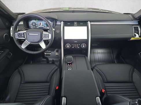 Used 2025 Land Rover Discovery Dynamic SE AWD/4WD image 9