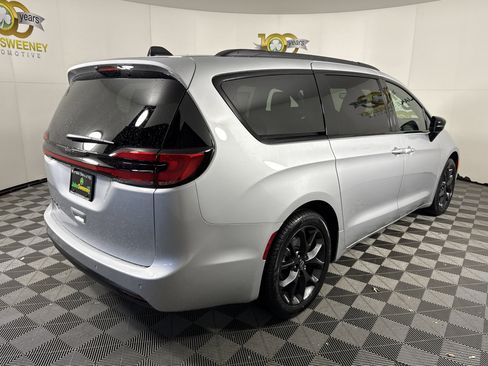 New 2026 Chrysler Pacifica Select w/ S Appearance Package image 7