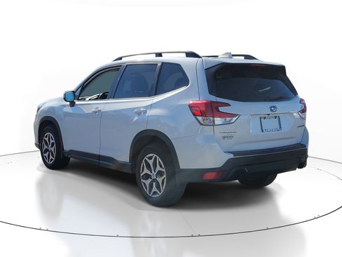 Used 2020 Subaru Forester Premium image 4