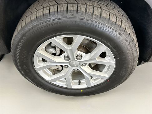 Used 2023 Jeep Grand Cherokee Limited w/ Trailer Tow Prep Group (B) image 11