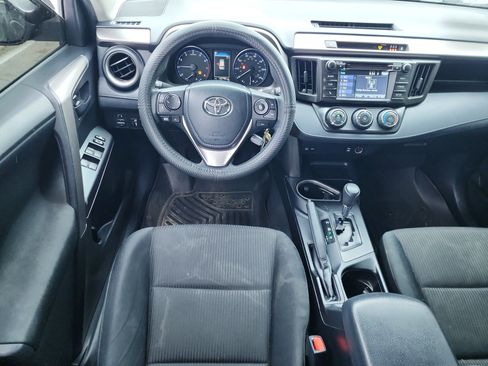 Used 2018 Toyota RAV4 LE image 12