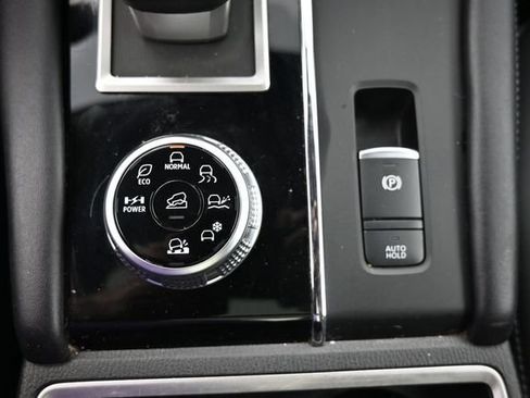 Used 2024 Mitsubishi Outlander 4WD Plug-In Hybrid image 31