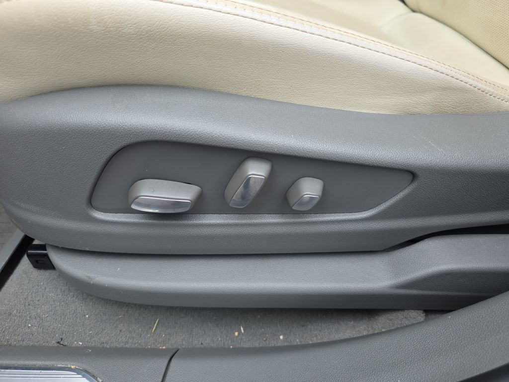 Used 2024 Cadillac XT5 Premium Luxury w/ LPO, Floor Liner Package FWD image 13