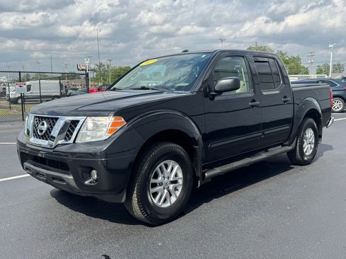 Used 2017 Nissan Frontier SV w/ SV Value Truck Package AWD/4WD image 2