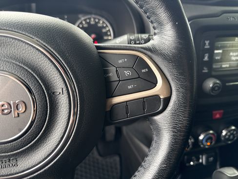 Used 2017 Jeep Renegade Latitude w/ Cold Weather Group AWD/4WD image 19