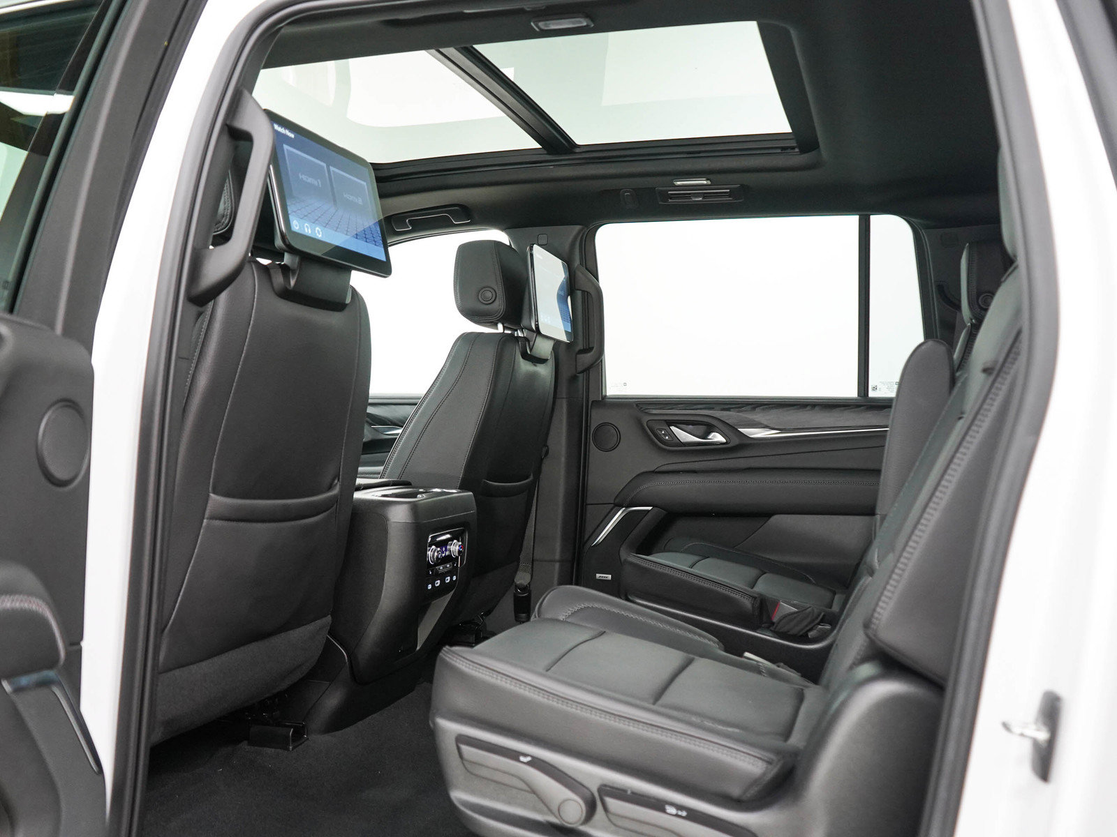 Used 2023 GMC Yukon XL Denali AWD/4WD image 19