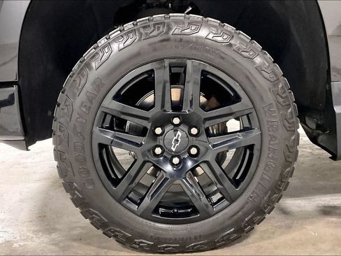 Used 2023 Chevrolet Silverado 1500 LT Trail Boss w/ LPO, Dark Essentials Package AWD/4WD image 10