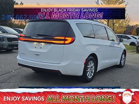 Used 2022 Chrysler Pacifica Touring-L image 6