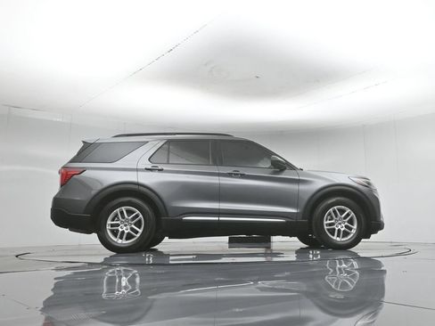 Used 2025 Ford Explorer Active RWD image 53