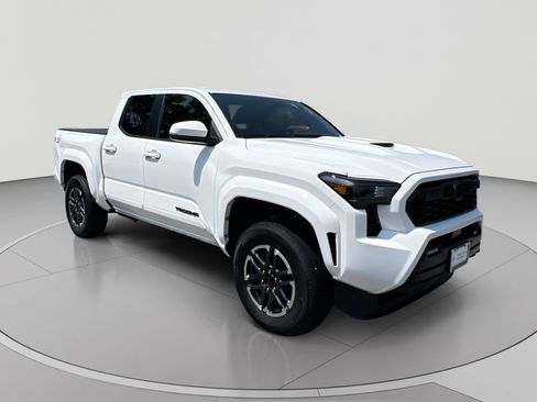 Used 2024 Toyota Tacoma TRD Sport w/ TRD Sport Upgrade Package AWD/4WD image 7