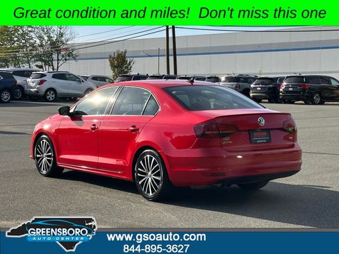 Used 2016 Volkswagen Jetta Sport image 3