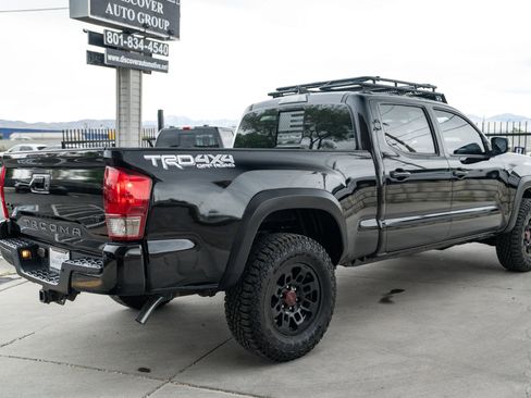 Used 2017 Toyota Tacoma TRD Off-Road image 9