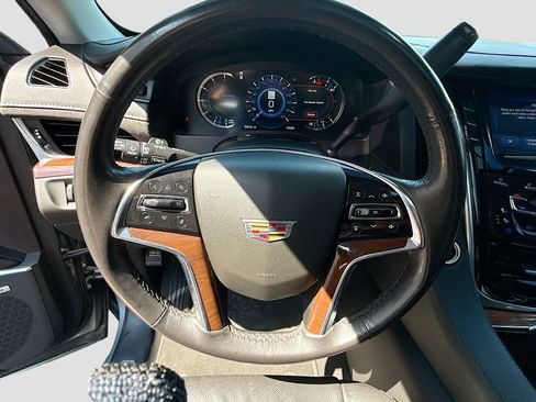 Used 2019 Cadillac Escalade Luxury AWD/4WD image 12