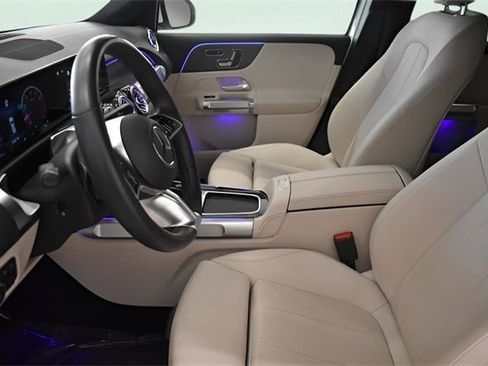 Used 2025 Mercedes-Benz GLB 250 4MATIC w/ Winter Package image 25