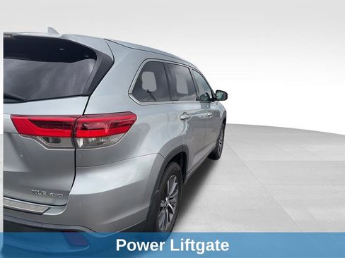 Used 2017 Toyota Highlander XLE AWD/4WD image 10