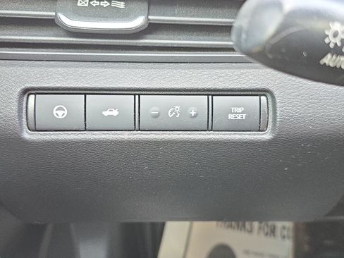 Used 2024 Nissan Altima 2.5 SV w/ SV Premium Package FWD image 23