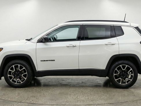 Used 2025 Jeep Compass Trailhawk AWD/4WD image 5