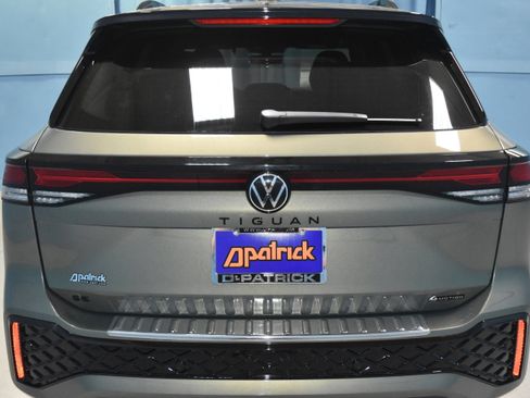 New 2026 Volkswagen Tiguan SE R-Line AWD/4WD image 22