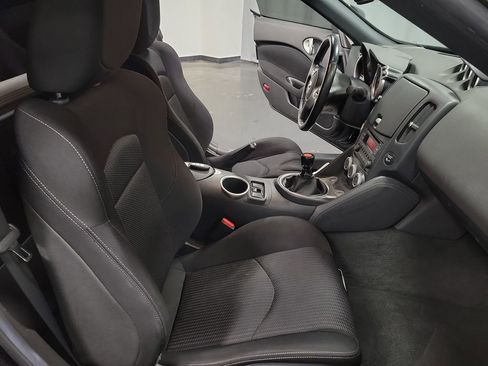 Used 2020 Nissan 370Z w/ Sport Package image 24