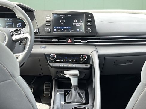 Used 2025 Hyundai Elantra Sport FWD image 22