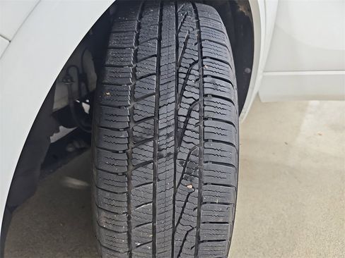 Used 2019 Buick Envision Essence image 38