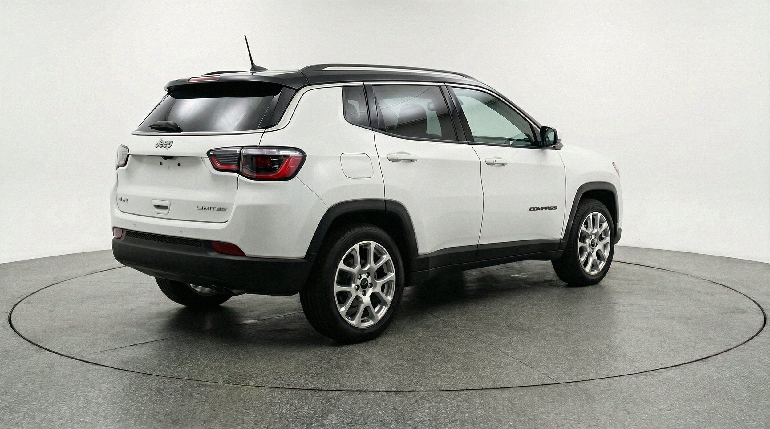 Used 2025 Jeep Compass Limited AWD/4WD image 9