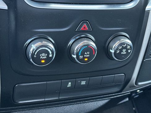 Used 2017 RAM 1500 Classic SLT AWD/4WD image 18