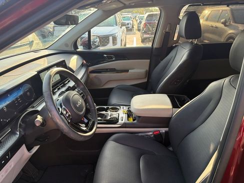 Certified 2024 Kia Carnival SX Prestige FWD image 10