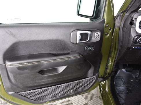 Used 2024 Jeep Wrangler Unlimited Sahara AWD/4WD image 36