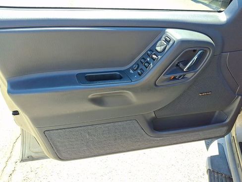 Used 2000 Jeep Grand Cherokee Laredo AWD/4WD image 8