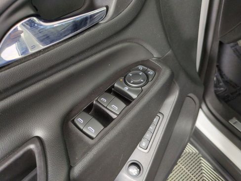 Used 2018 Chevrolet Equinox Premier FWD image 13