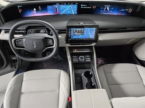 New 2026 Lincoln Nautilus Premier image 14