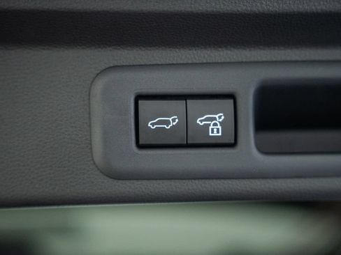 Used 2025 Toyota Sequoia Capstone AWD/4WD image 18