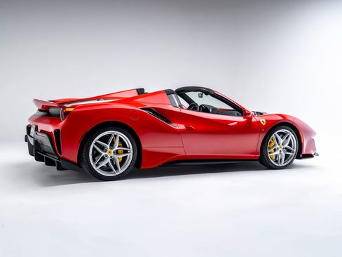 Used 2020 Ferrari 488 Pista Spider image 7