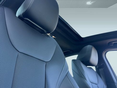 Used 2025 BMW 330i xDrive Sedan w/ Convenience Package AWD/4WD image 23