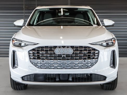 Certified 2025 Audi Q5 Premium Plus w/ Premium Plus AWD/4WD image 14