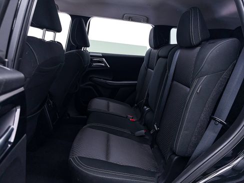 Used 2024 Mitsubishi Outlander ES FWD image 27