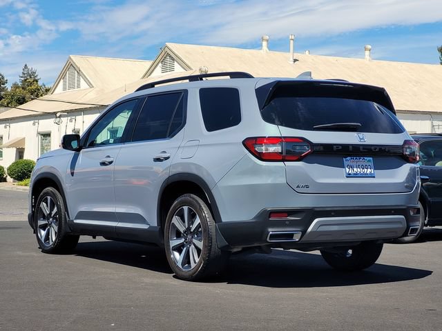Used 2025 Honda Pilot Touring image 8