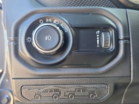Used 2025 Jeep Wrangler Unlimited Rubicon AWD/4WD image 12