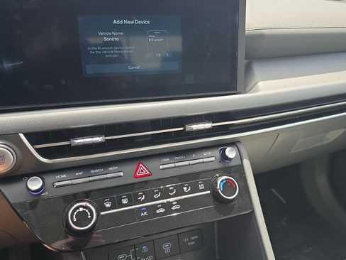 Used 2025 Hyundai Sonata SE FWD image 21