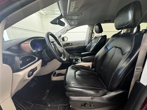 Used 2020 Chrysler Voyager Lxi image 8