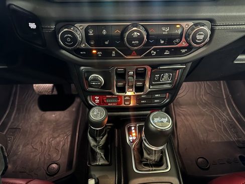 Used 2024 Jeep Wrangler Unlimited Rubicon 392 w/ Dual Top Group image 22