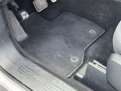Used 2019 Ford Explorer XLT image 33