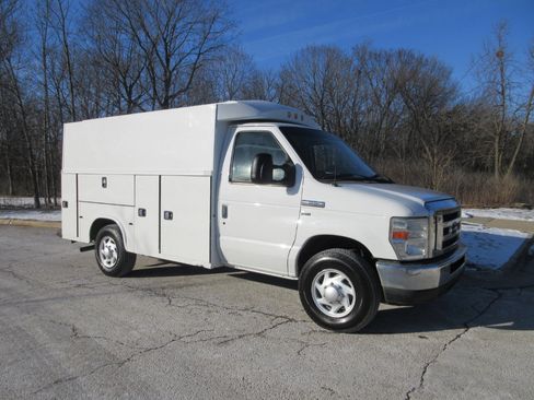Used 2015 Ford E-350 and Econoline 350 Super Duty image 19