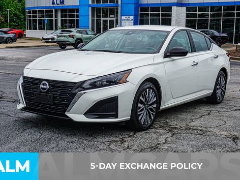 Used 2025 Nissan Altima 2.5 SV FWD image 4