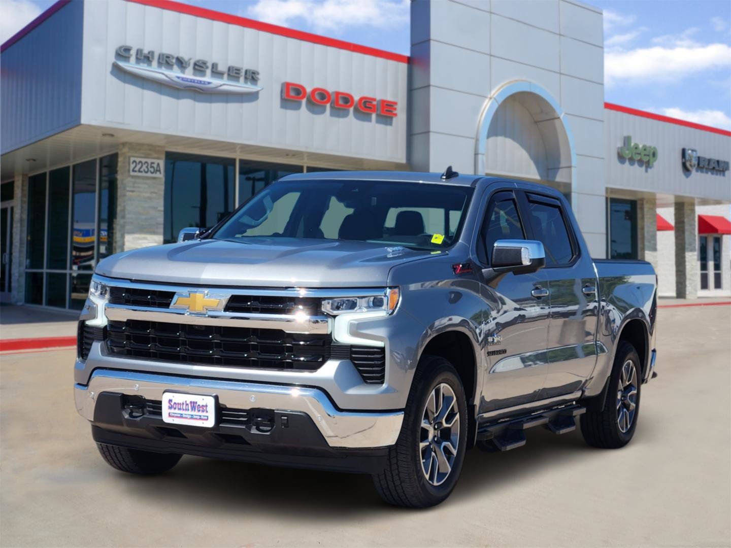 Used 2025 Chevrolet Silverado 1500 LT AWD/4WD image 2