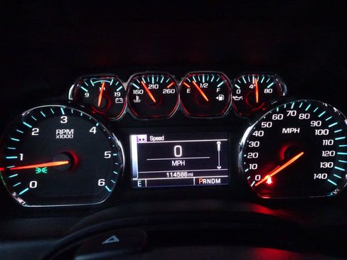 Used 2015 Chevrolet Suburban LT image 25