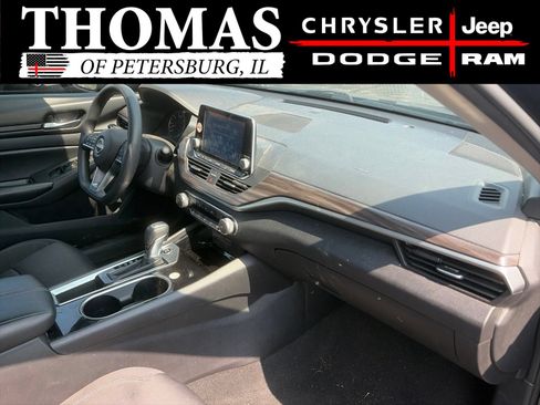 Used 2024 Nissan Altima 2.5 SV FWD image 23
